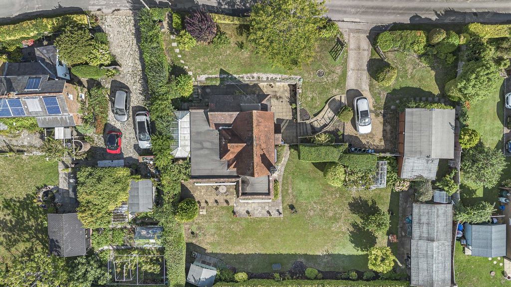 Additional image 20 of 2 bed detached house to rentDowns Lane, Leatherhead KT22