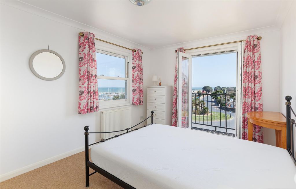Additional image 11 of 2 bed flat to rentEsplanade, Ryde PO33