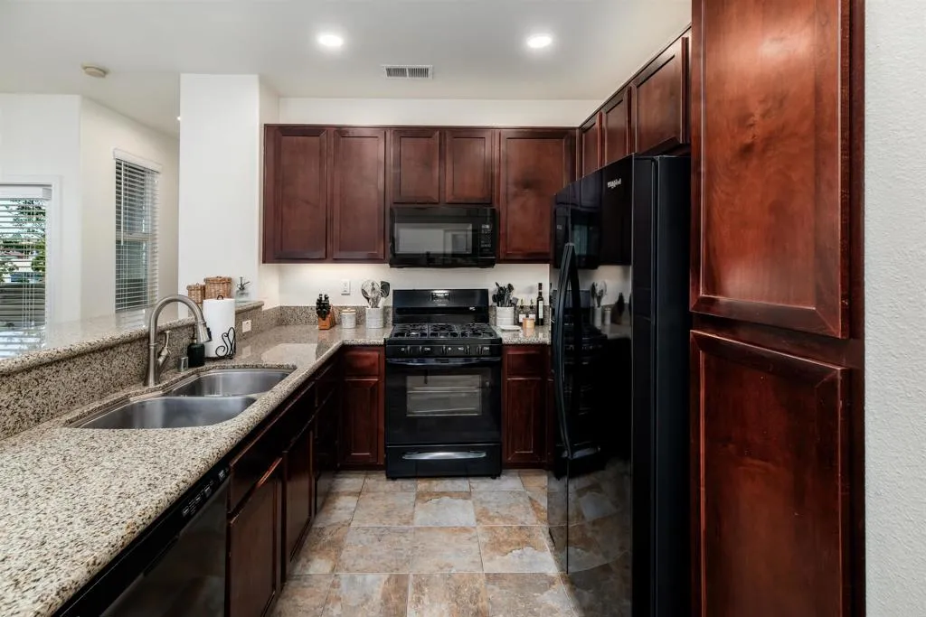 Additional image 16 of 451 Avenida De La Luna, Vista, CA 92083