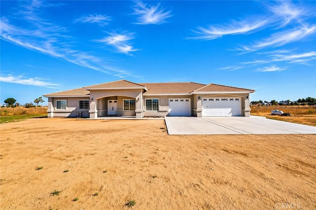 7576 Sunset Rd, Phelan, CA 92371 photo 2