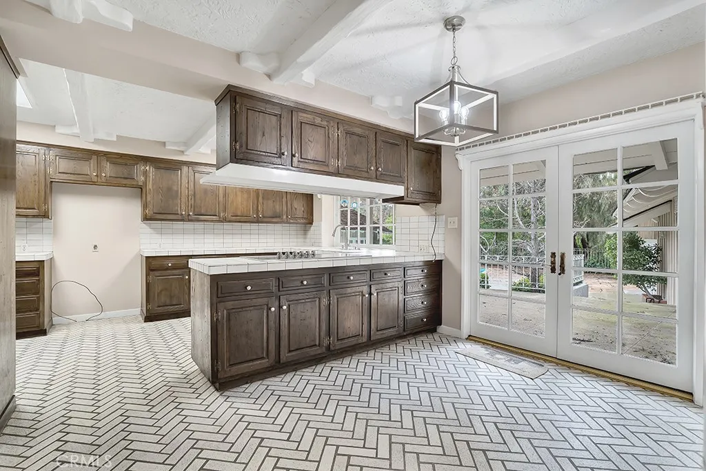 Additional image 17 of 4809 Queen Victoria Road, Woodland Hills, CA 91364