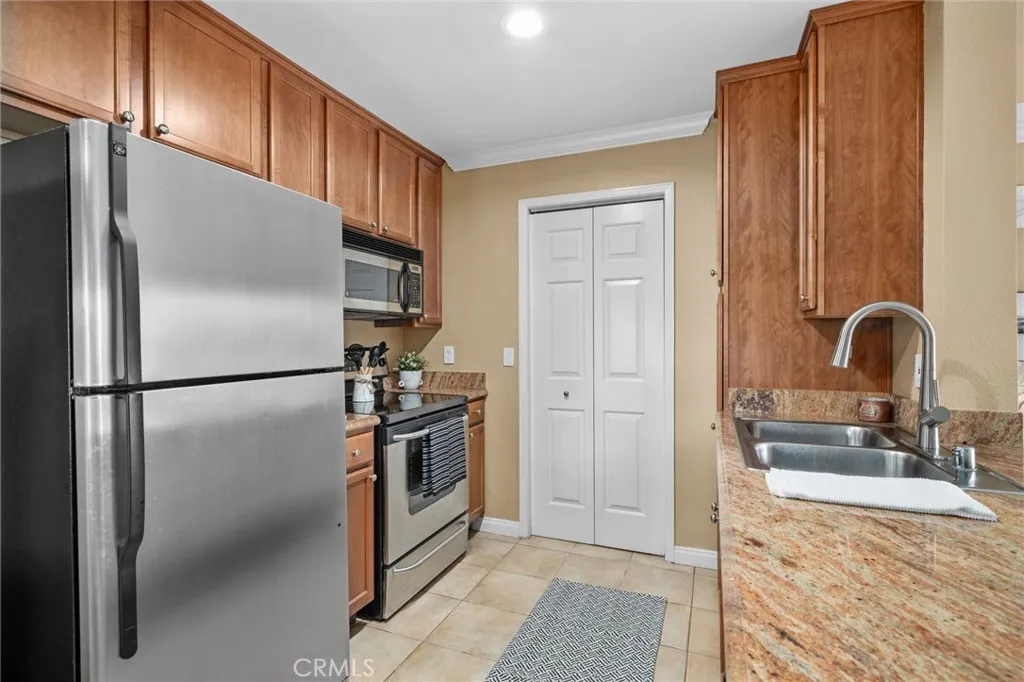 Additional image 8 of 1980 Las Colinas Circle Unit 307, Corona, CA 92879