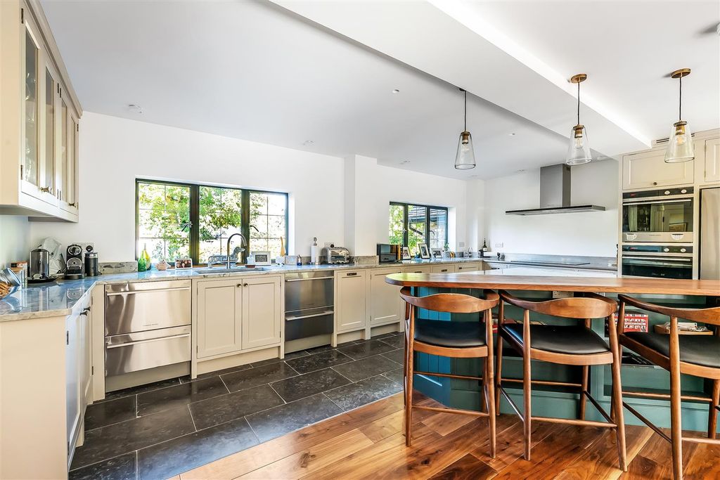 Additional image 16 of 5 bed detached house to rentGarden Close, Leatherhead KT22