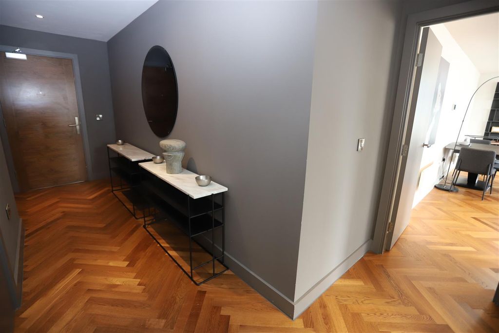 Additional image 7 of 2 bed flat to rentDeansgate Square, Owen Street M15