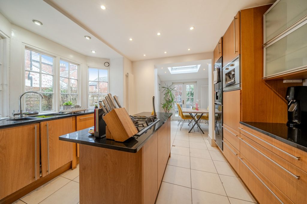 Additional image 5 of 4 bed terraced house to rentClarendon Avenue, Leamington Spa CV32