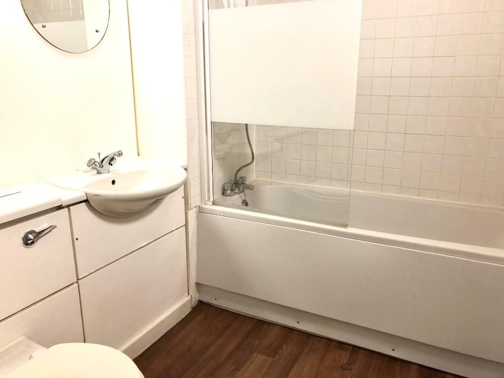 Additional image 10 of 4 bed flat to rentWhingate, Leeds LS12