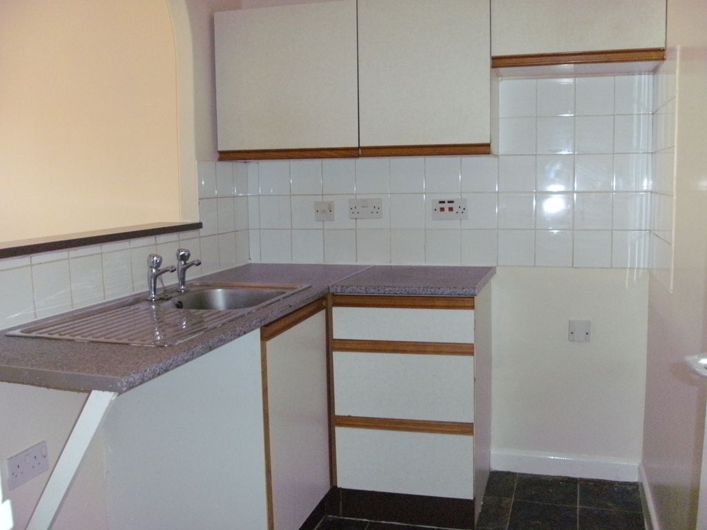 Additional image 2 of 2 bed flat to rentSt. John Street, Bridgwater TA6