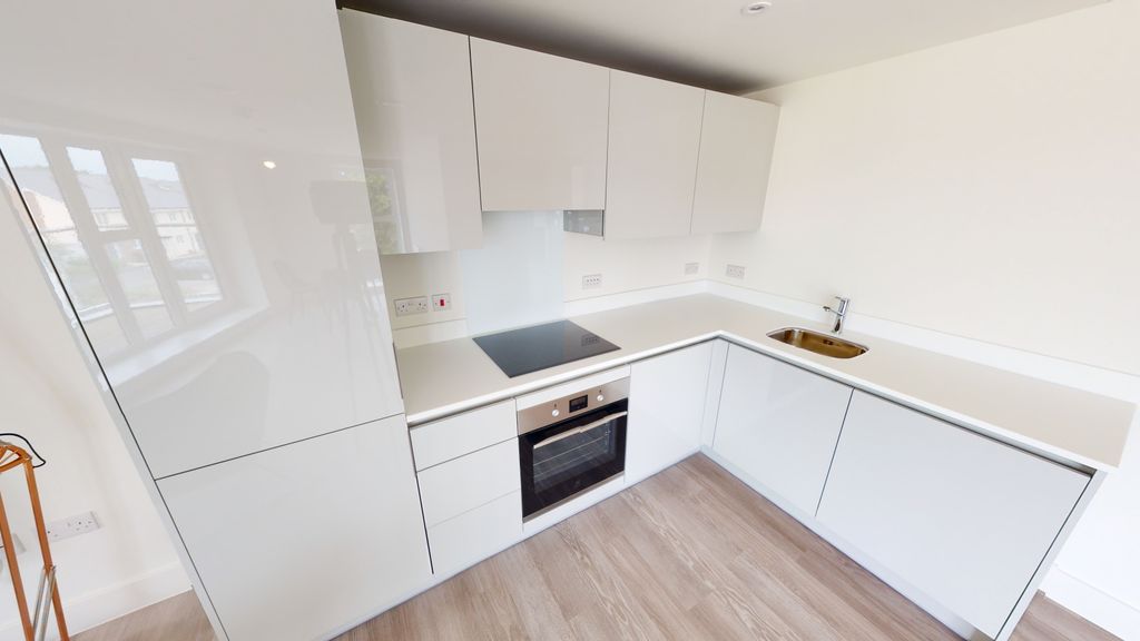 2 bed flat to rentTrinity House North, Graven Hill OX25 photo 4