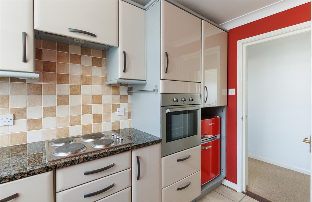 Additional image 10 of 2 bed flat to rentEsplanade, Ryde PO33