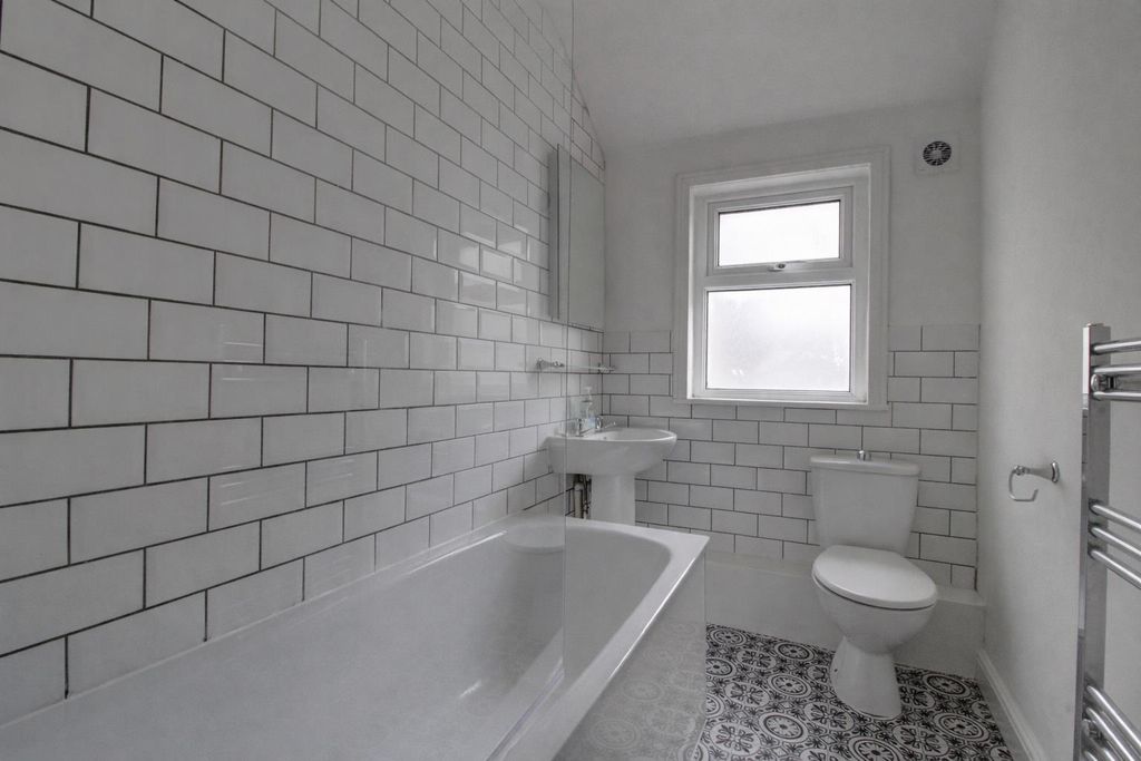 Additional image 4 of 2 bed flat to rentTynewydd Road, Barry CF62