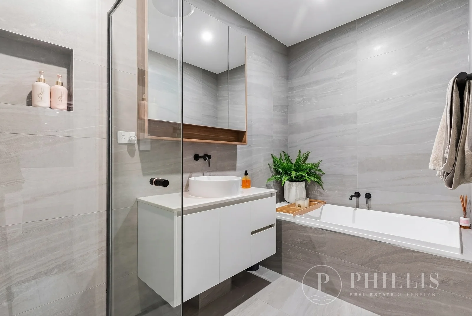 Additional image 19 of 2/8 Thelma Avenue, Biggera Waters QLD 4216