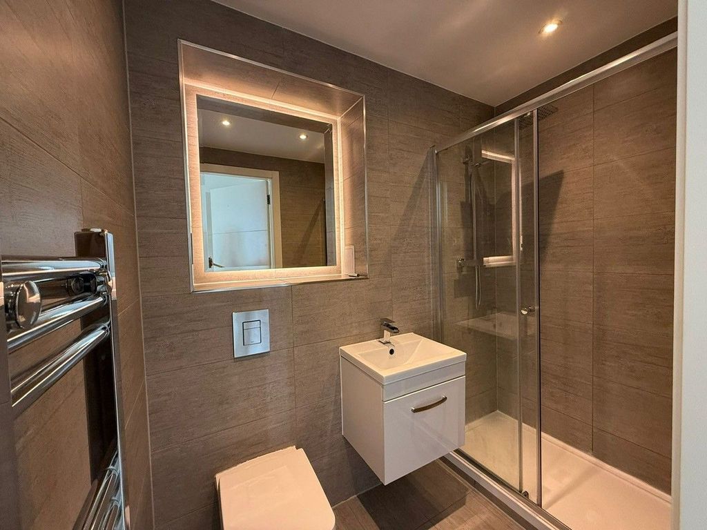 Additional image 6 of 2 bed flat to rentLeat House, Overbridge Square, Newbury RG14