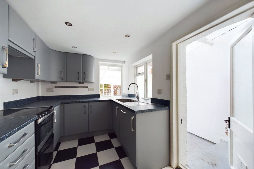 Additional image 8 of 2 bed terraced house to rentHambridge Road, Newbury, Berkshire RG14