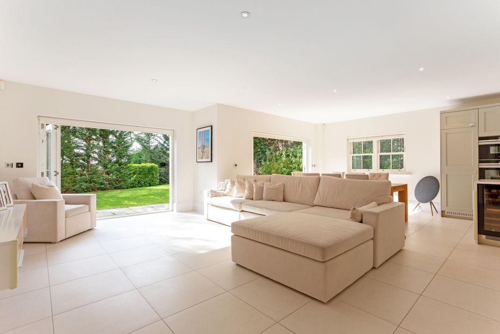 Additional image 2 of 5 bed detached house to rentWindsor Grey Close, Ascot SL5