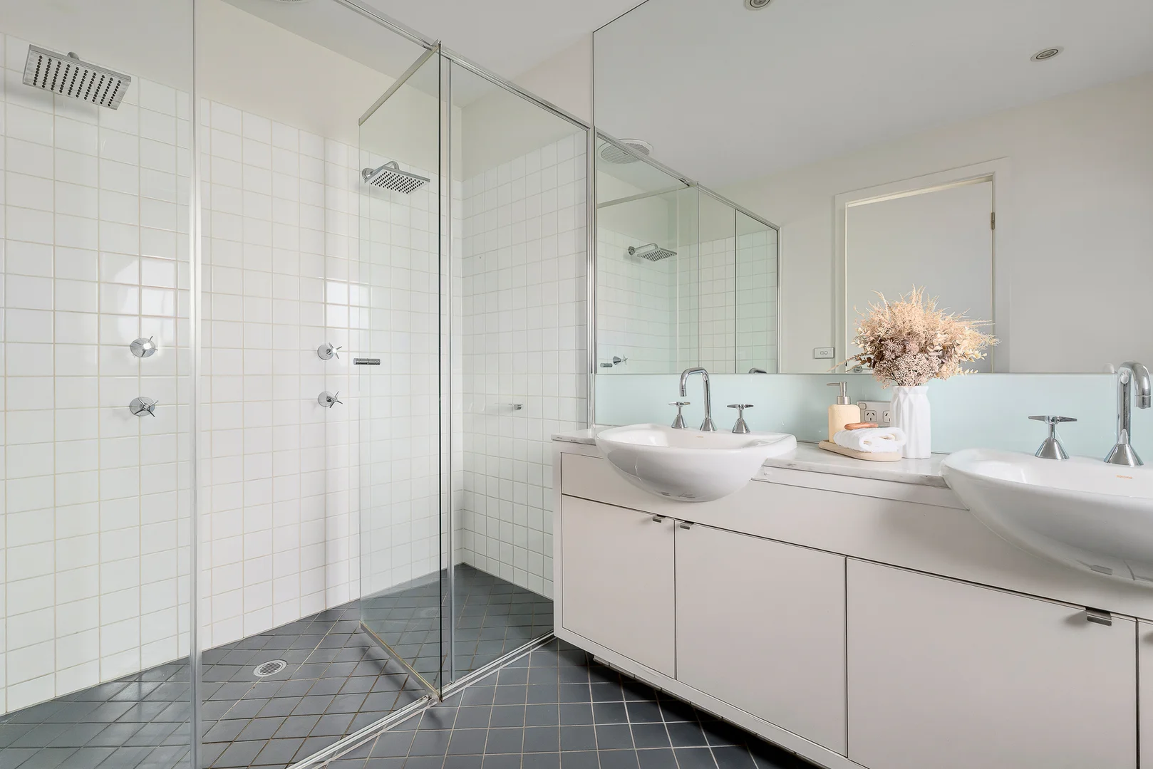 Additional image 10 of 128 Beach Street, Port Melbourne VIC 3207