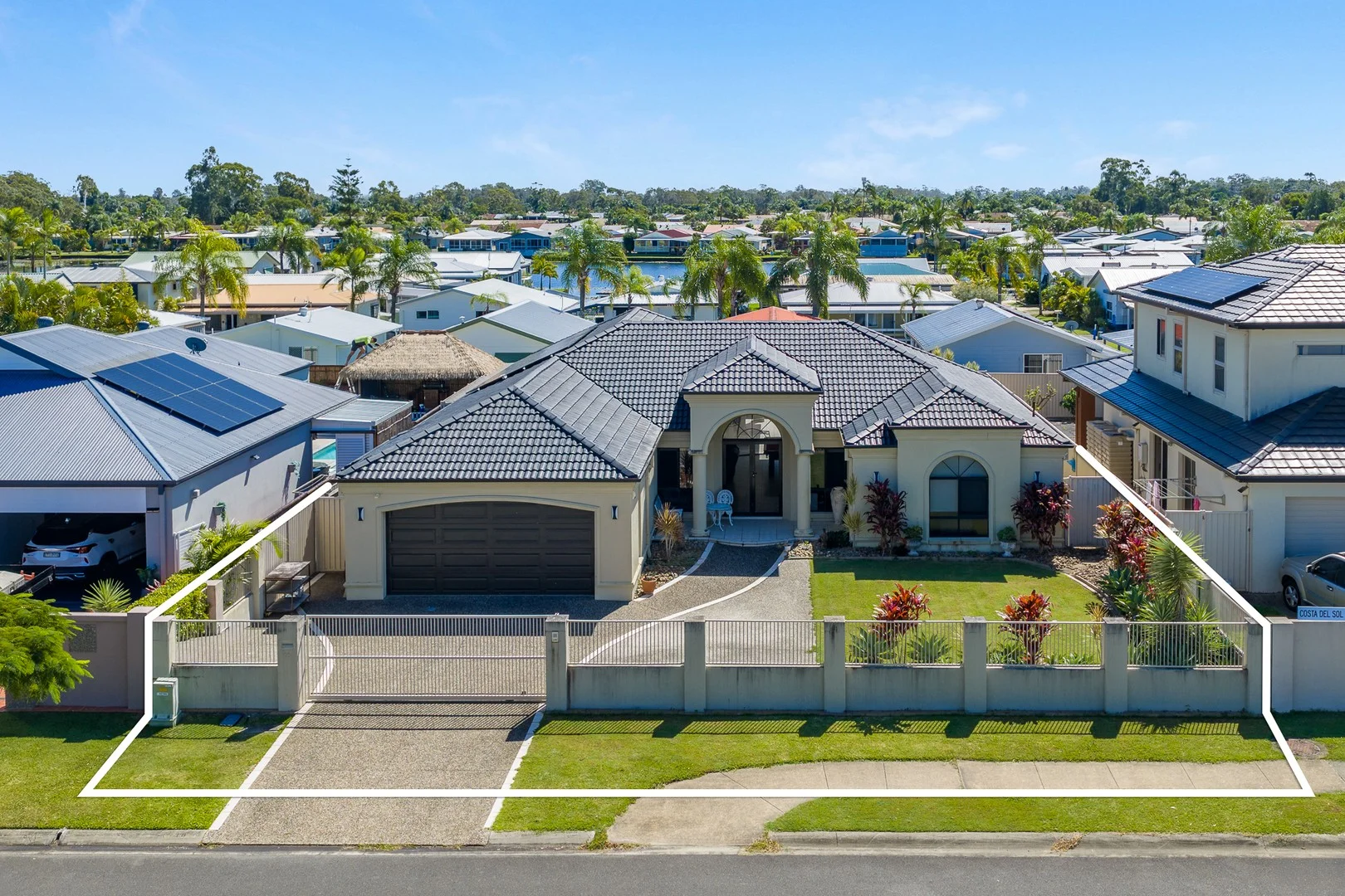 18 Costa Del Sol Avenue, Coombabah QLD 4216