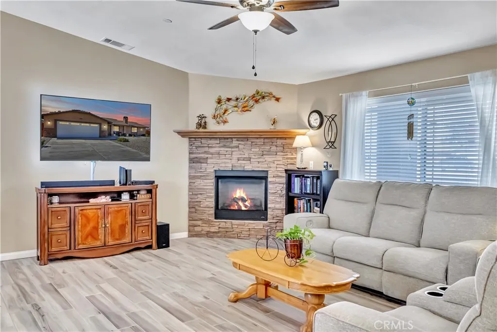 11988 Pecos Rd, Apple Valley, CA 92308 photo 3