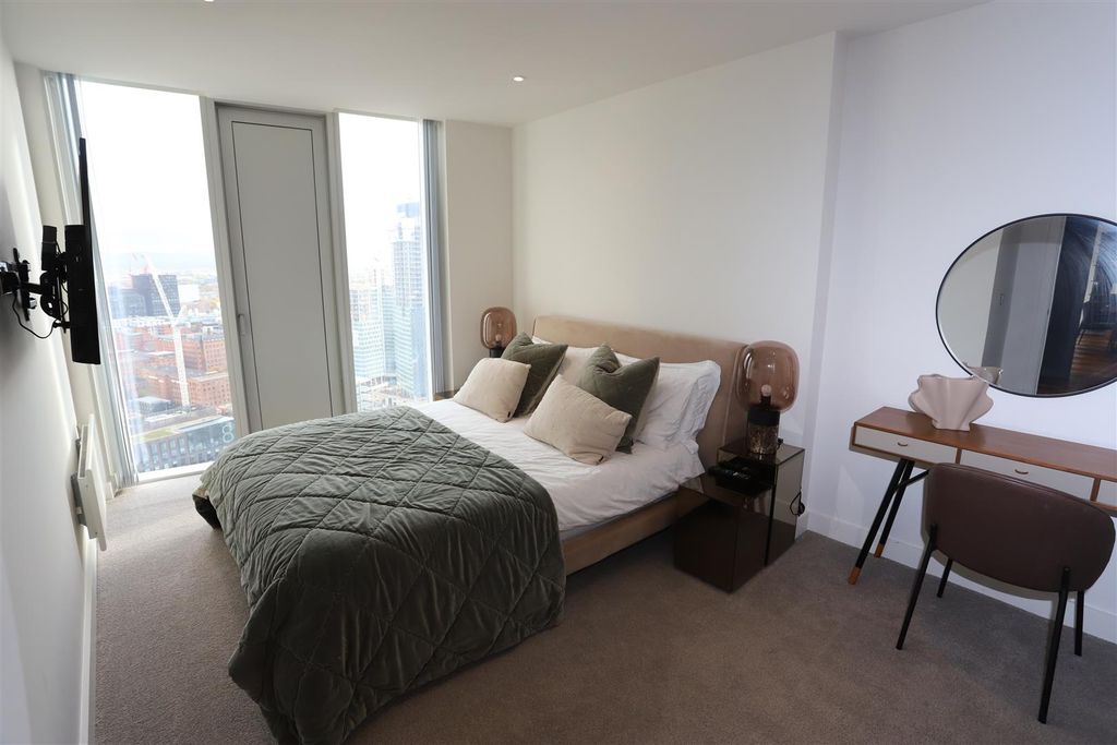 Additional image 8 of 2 bed flat to rentDeansgate Square, Owen Street M15