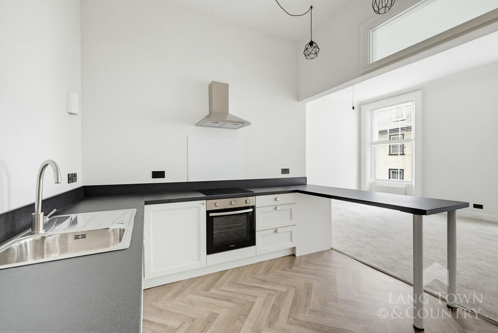 Additional image 2 of 1 bed flat to rentFlat 4, Southside Street, Plymouth PL1