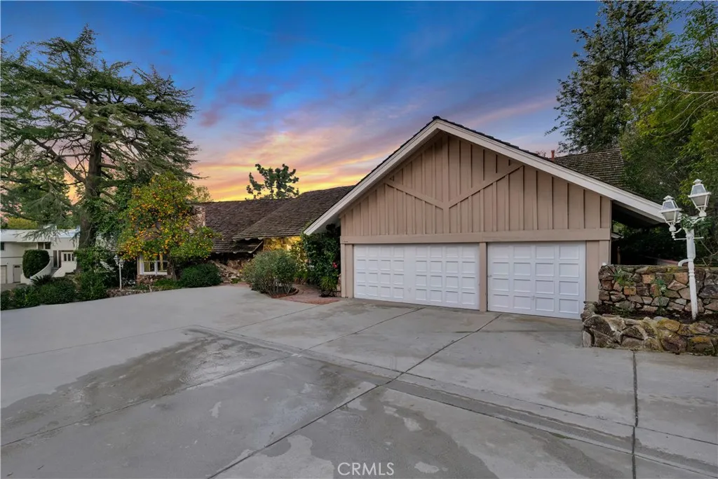 Additional image 36 of 4809 Queen Victoria Road, Woodland Hills, CA 91364