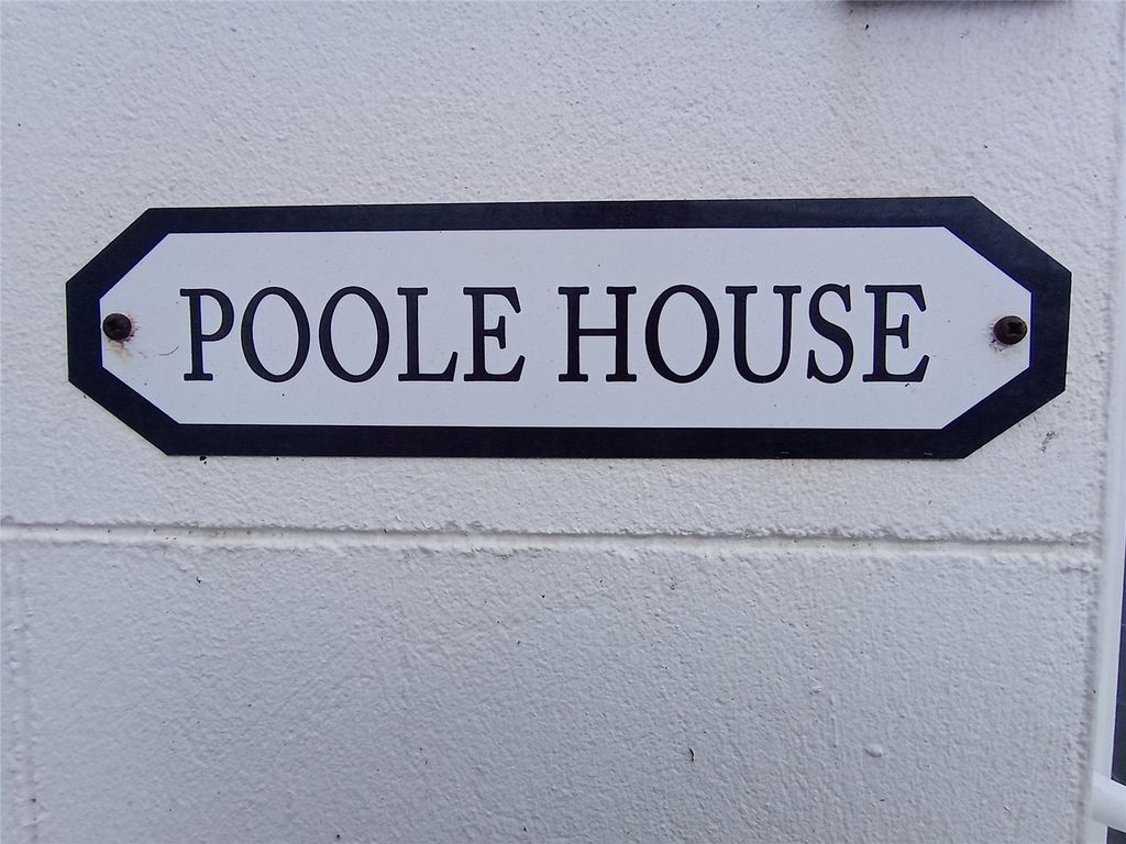 Additional image 3 of 2 bed flat to rentFlat 2 Poole House, Francis Street, Milford Haven, Pembrokeshire SA73