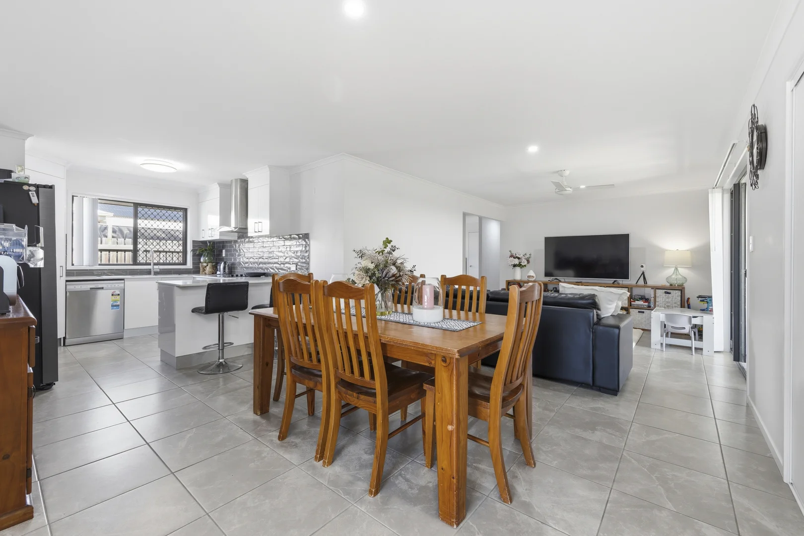 Additional image 8 of 24 Bradman Way, Urangan QLD 4655