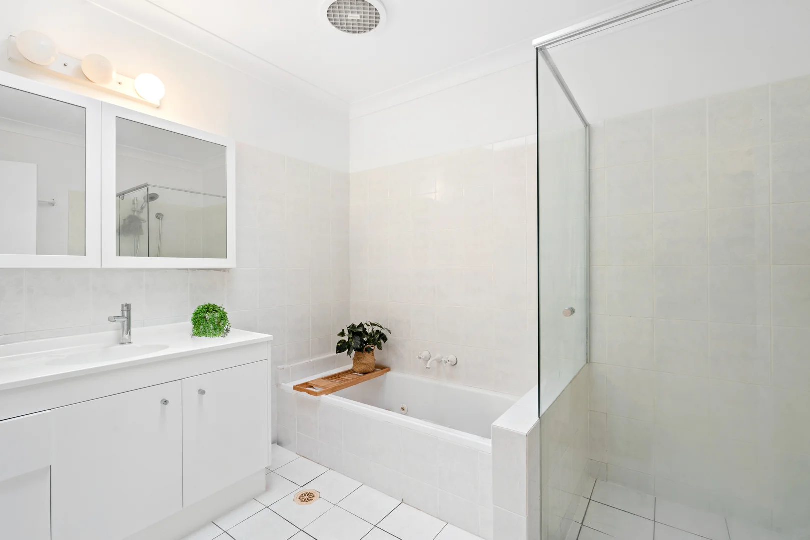Additional image 14 of 17 Park Avenue, Broadbeach Waters QLD 4218