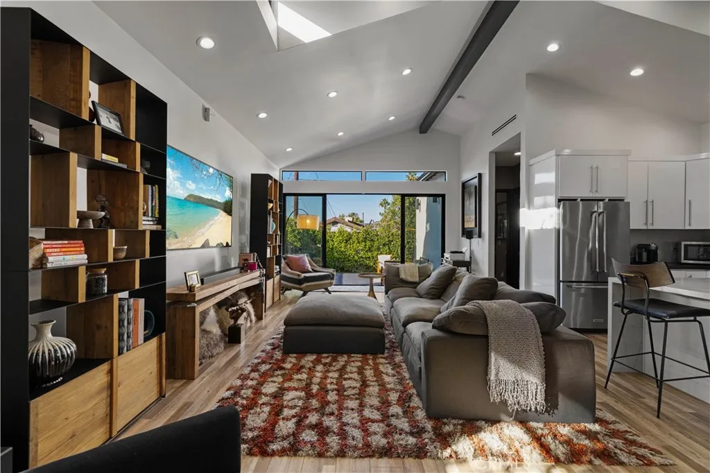 Additional image 93 of 17929 Martha Street, Encino, CA 91316
