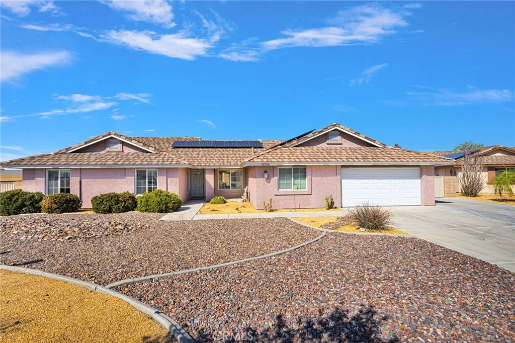 18766 Kitom Rd, Apple Valley, CA 92308 photo 2