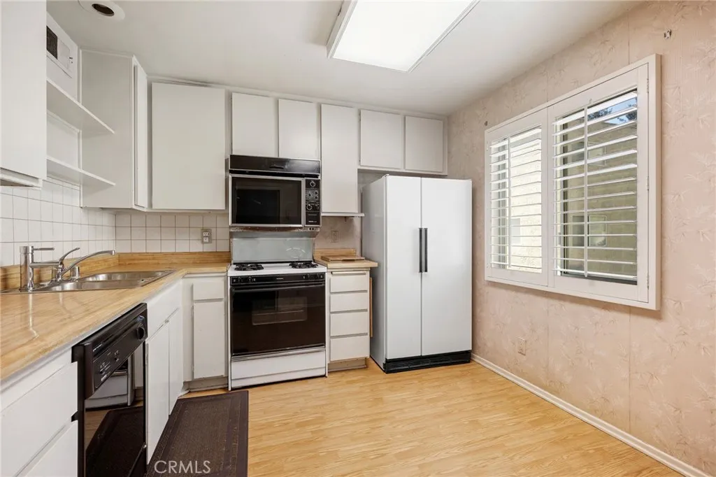 Additional image 4 of 9555 Via Venezia, Burbank, CA 91504