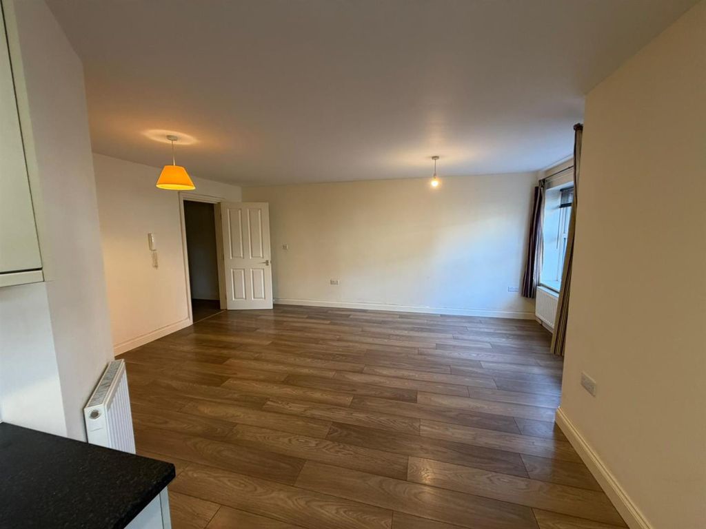 Additional image 5 of 2 bed flat to rentHeneage Road, Grimsby DN32