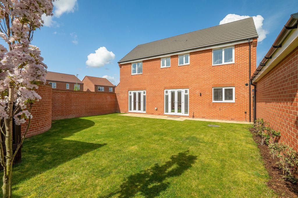Additional image 3 of 4 bed detached house to rentField Avenue, Saxilby LN1