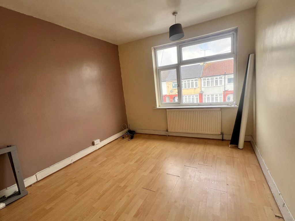 Additional image 6 of 5 bed shared accommodation to rentLinden Road, Luton LU4