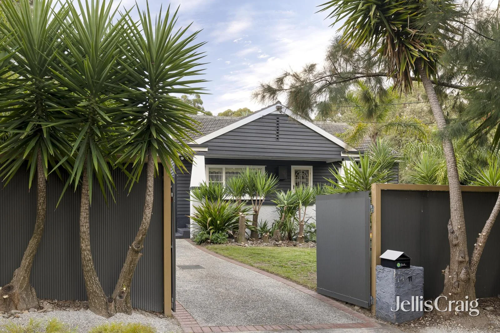 11 Campbell Road, Briar Hill VIC 3088