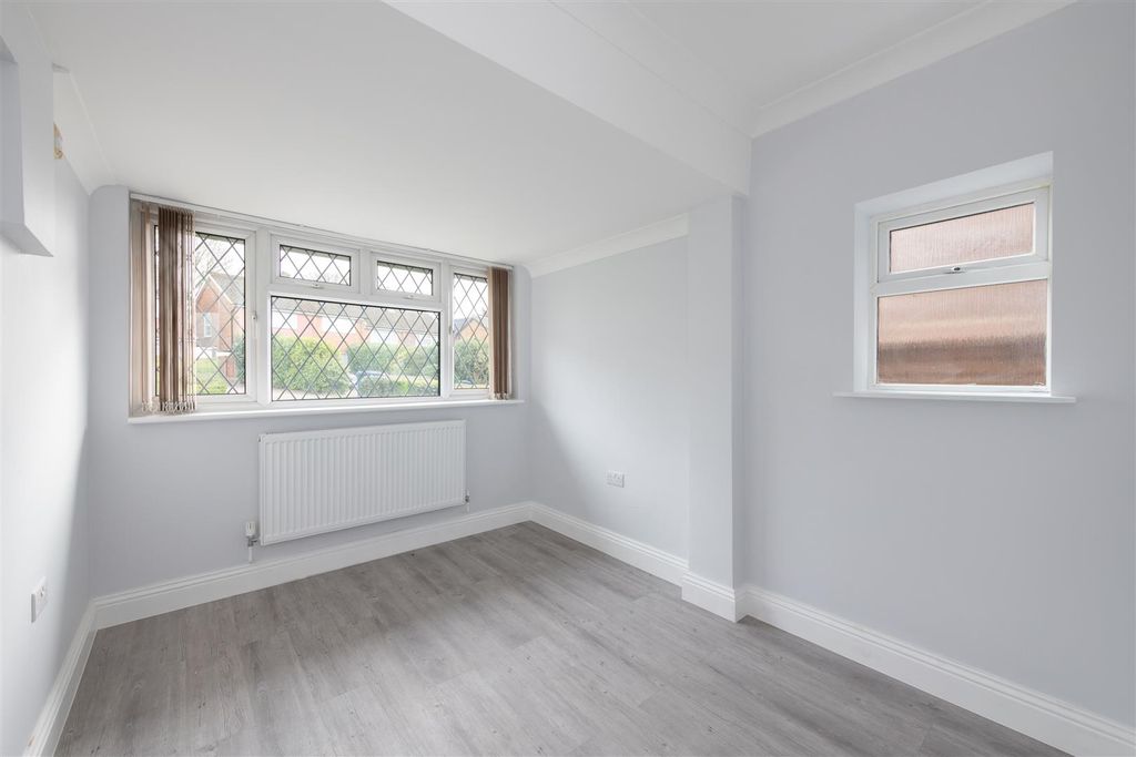 Additional image 14 of 4 bed property to rentMansfield Avenue, Barnet EN4