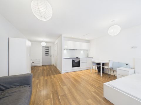 Block B, Wolstenholme Square, Liverpool L1, Studio to rent