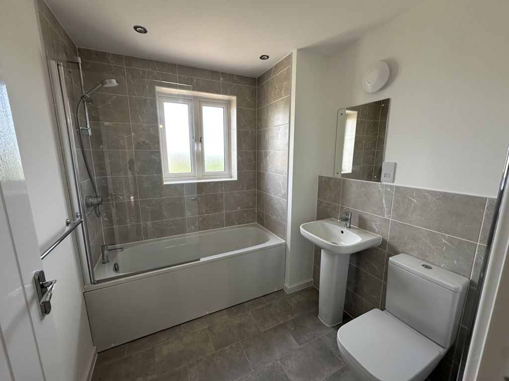 Additional image 5 of 3 bed town house to rentEpping Drive, Peterborough PE7