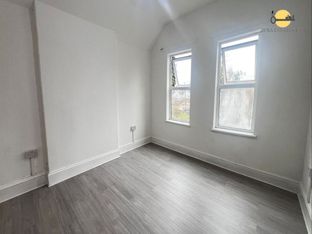 Additional image 3 of 6 bed shared accommodation to rentWestbourne Road, Luton LU4