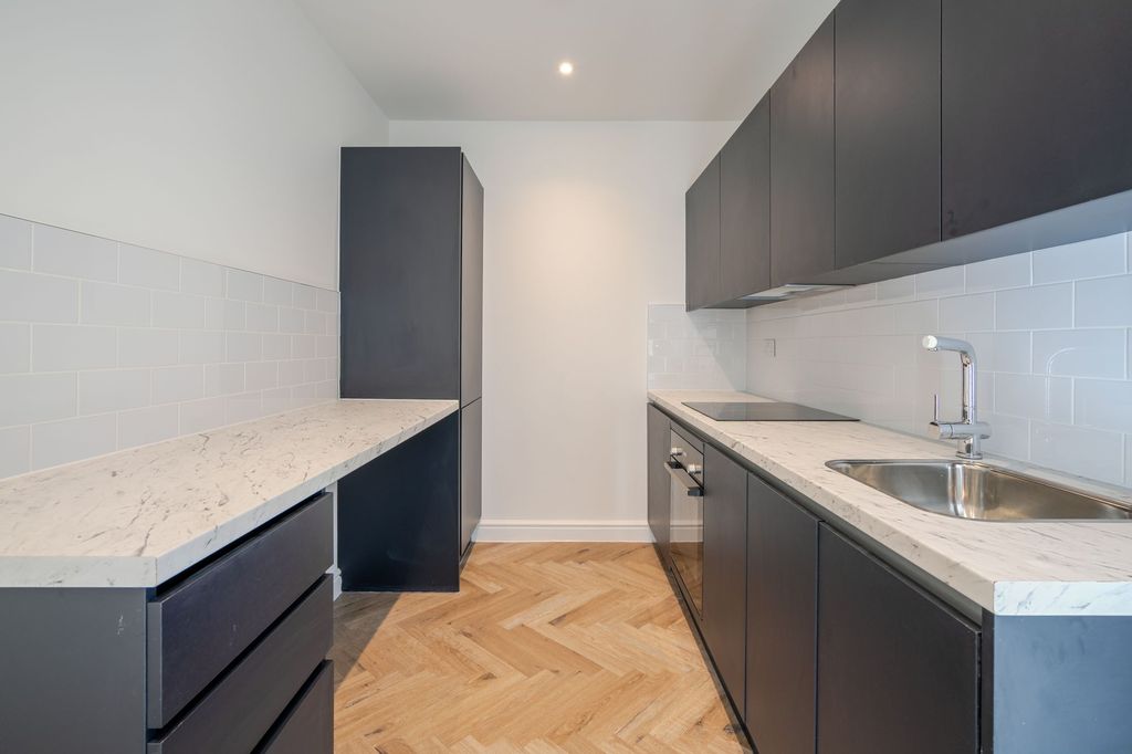 Additional image 3 of 1 bed flat to rentPeascod Street, Windsor SL4