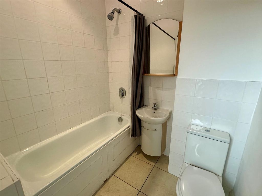 Additional image 9 of 2 bed flat to rentBeach Road, Porth, Newquay TR7