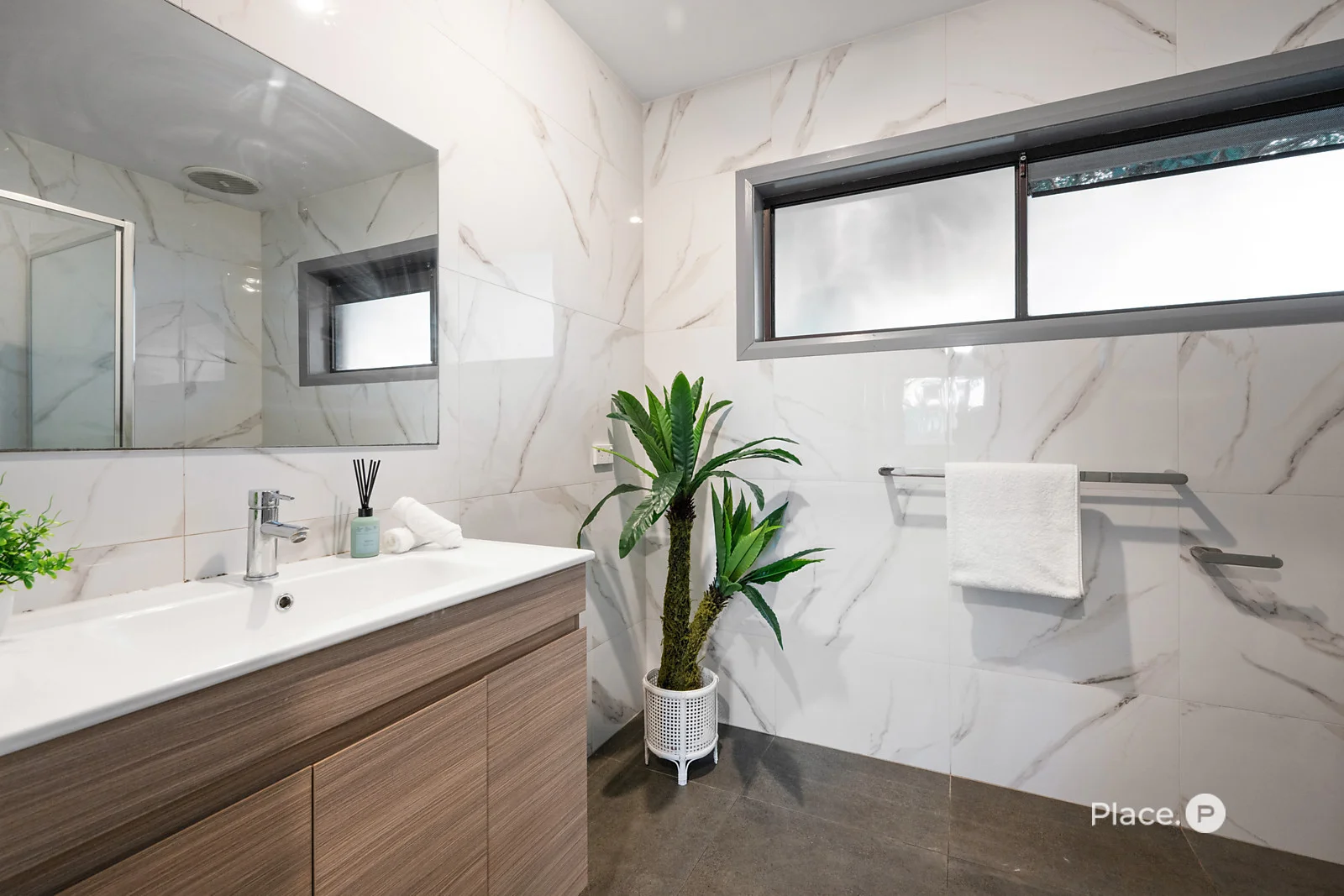 Additional image 10 of 38 Mansted Street, Holland Park West QLD 4121