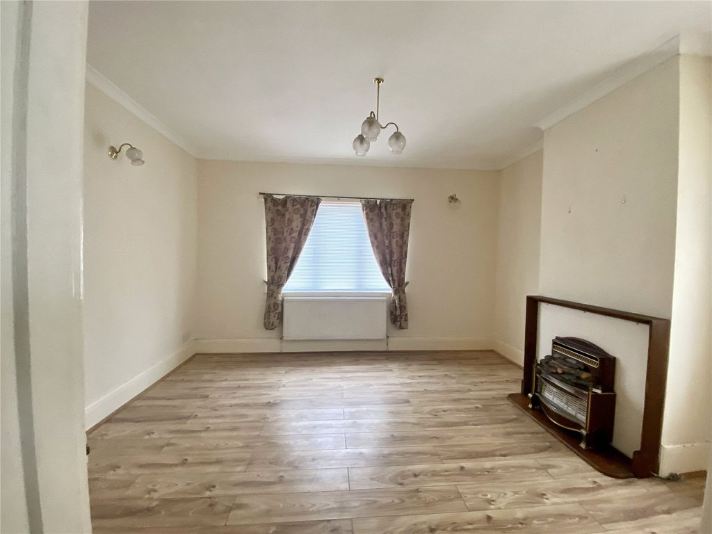 Additional image 3 of 2 bed flat to rentFlat 1, Albion Stores, Clarence Street, Pembroke Dock SA72