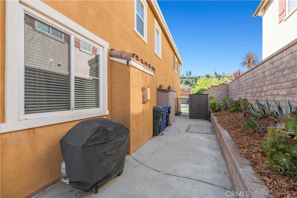 20019 Christopher Ln, Saugus, CA 91350