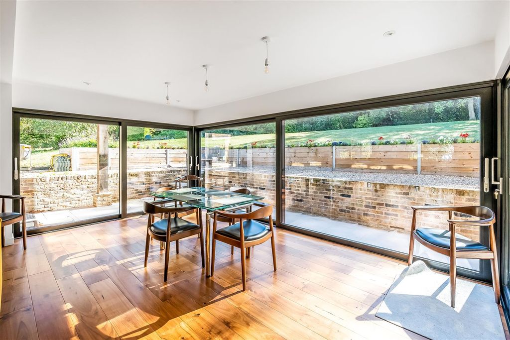 Additional image 9 of 5 bed detached house to rentGarden Close, Leatherhead KT22