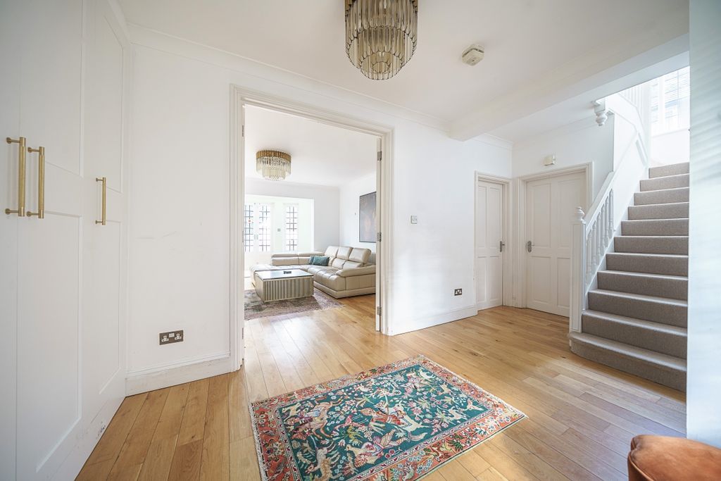 Additional image 10 of 3 bed semi-detached house to rentUpper Richmond Road West, Richmond TW10
