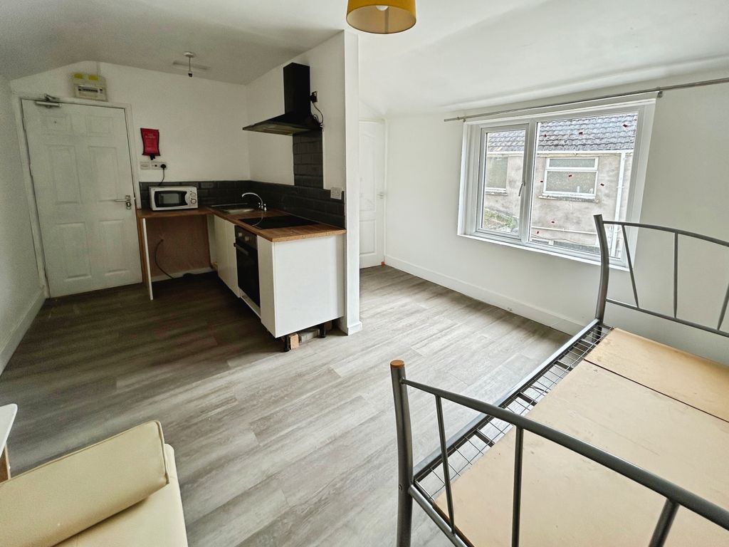 Studio to rentWindsor Road, Neath SA11 photo 2