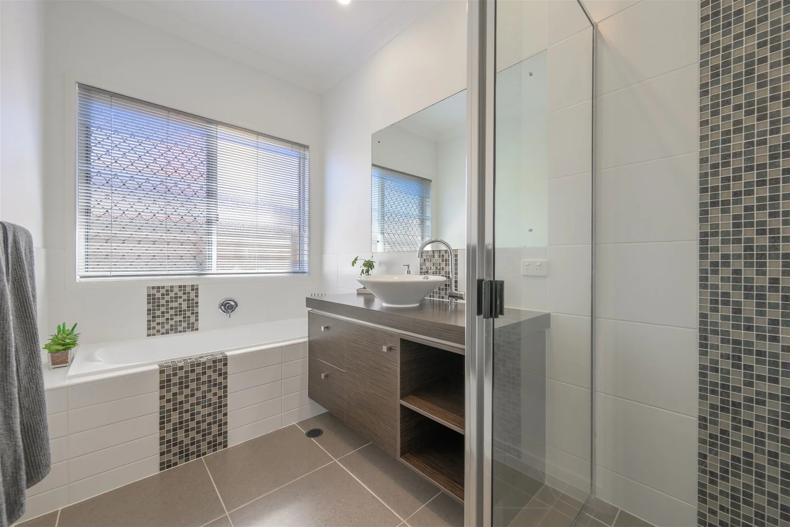 Additional image 11 of 2A Southern Cross Close, Telina QLD 4680