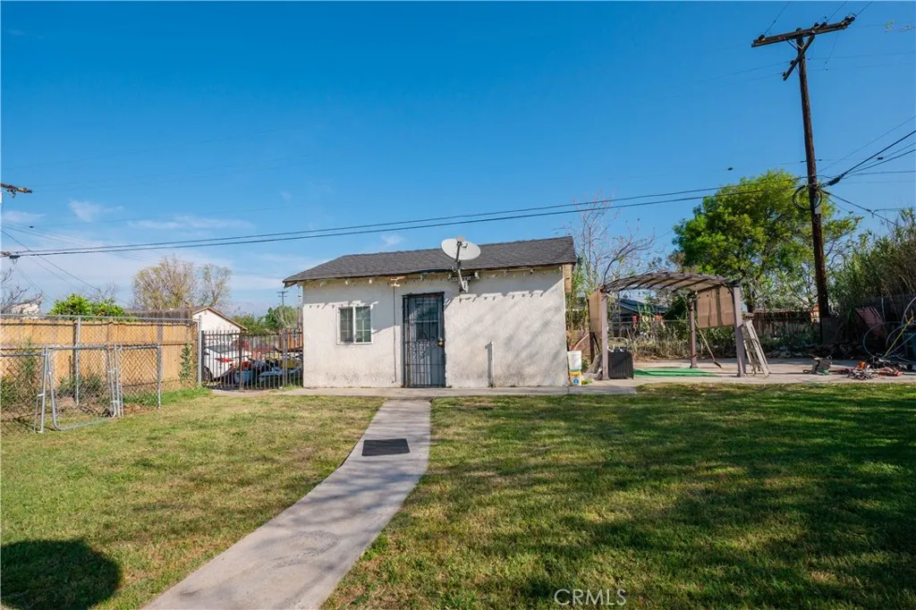 18264 Santa Ana Ave, Bloomington, CA 92316