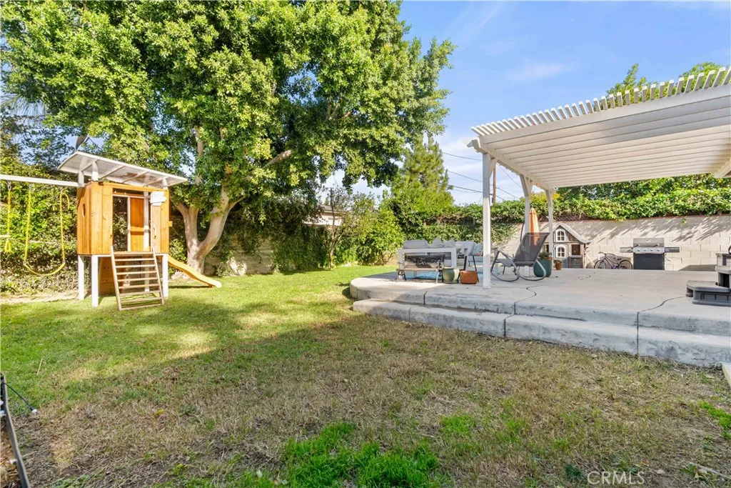 Additional image 46 of 17145 Strathern Street, Lake Balboa, CA 91406