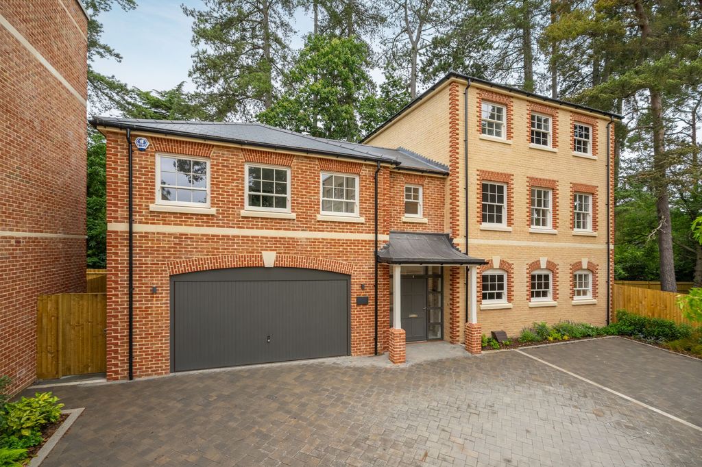 4 bed terraced house to rentScholars Row, Sunningdale SL5
